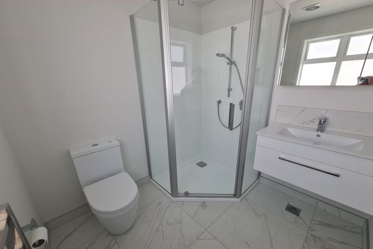 Photo of property in 28 Pateke Drive, Kenepuru, Porirua, 5022