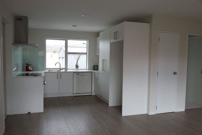 Photo of property in 6 Kaumatua Place, Te Atatu Peninsula, Auckland, 0610