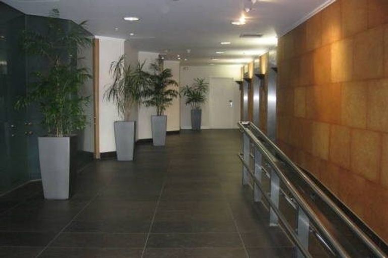 Photo of property in 18 Shortland Street, Regent, Whangarei, 0112