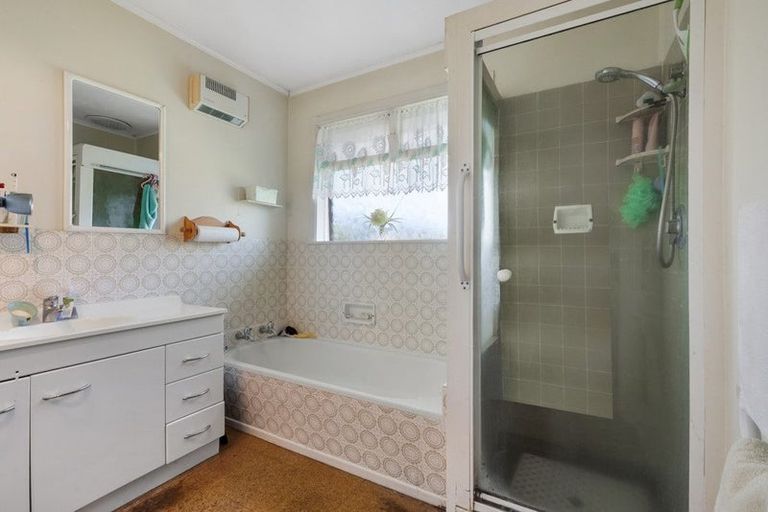 Photo of property in 82 Botany Road, Botany Downs, Auckland, 2010