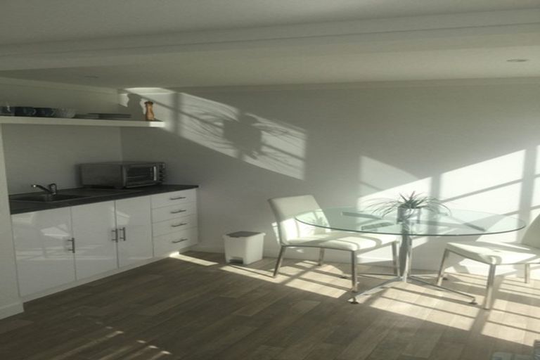 Photo of property in 12 Tindalls Bay Road, Tindalls Beach, Whangaparaoa, 0930