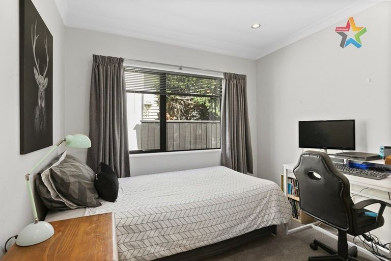 Photo of property in 289 Stokes Valley Road, Stokes Valley, Lower Hutt, 5019