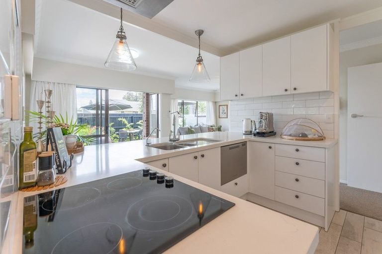 Photo of property in 2a Empire Road, Orewa, 0931