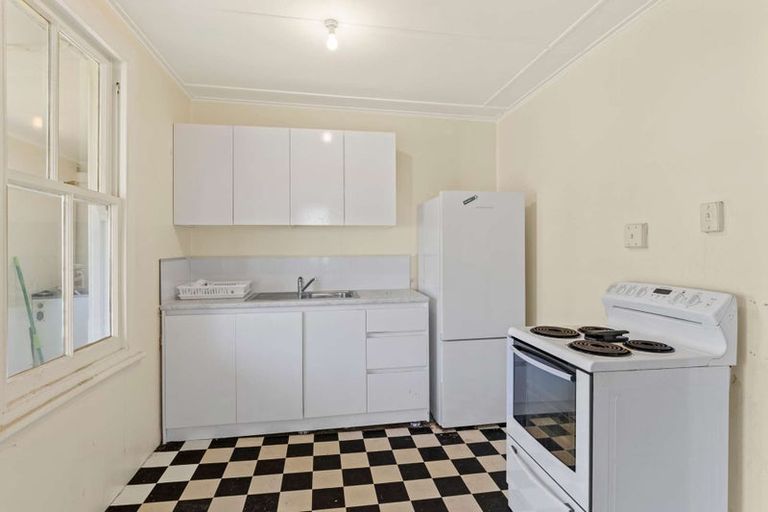 Photo of property in 19 William Bond Street, Stanley Point, Auckland, 0624