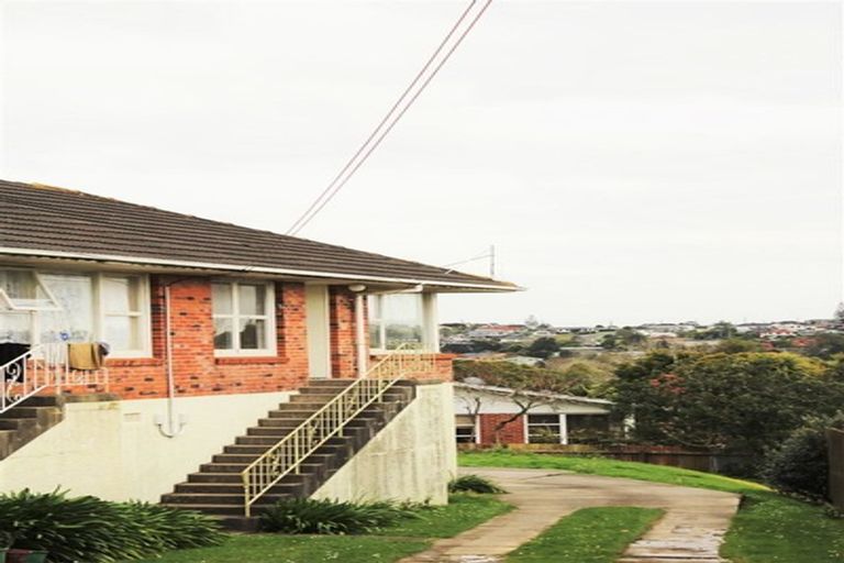 Photo of property in 61 Ocean View Road, Hillcrest, Auckland, 0627