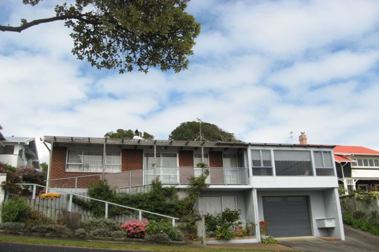 Photo of property in 128 Pendarves Street, New Plymouth, 4312