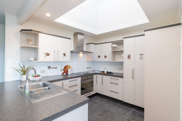 Photo of property in 171 Miromiro Road, Normandale, Lower Hutt, 5010