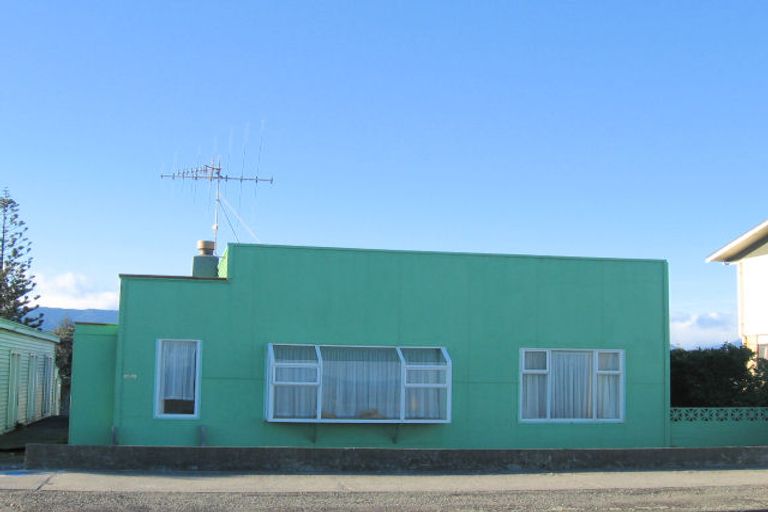 Photo of property in 38 Marine Parade, Otaki Beach, Otaki, 5512