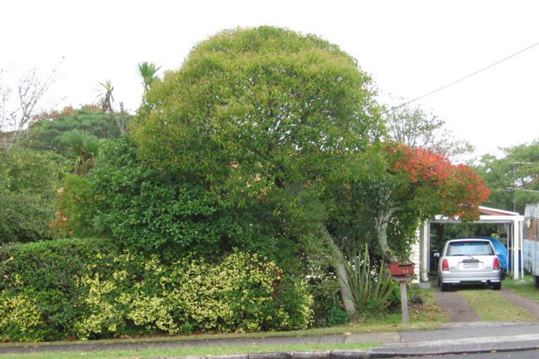 Photo of property in 83 Tirimoana Road, Te Atatu South, Auckland, 0602
