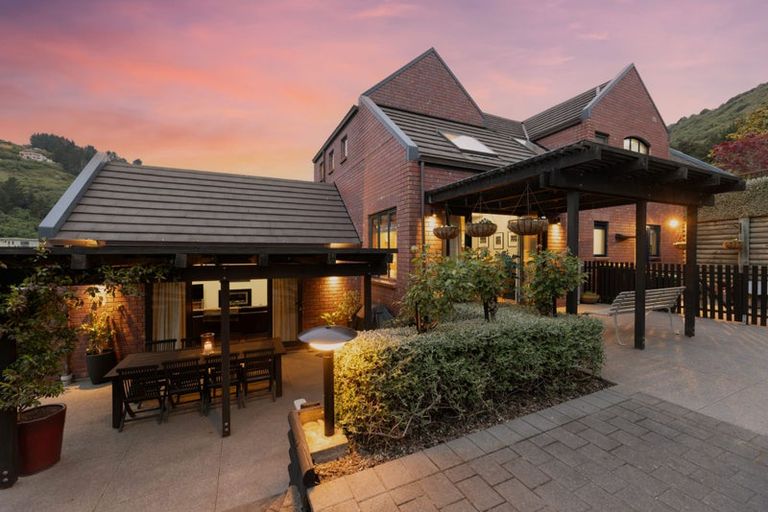 Photo of property in 2 Emerald Lane, Cashmere, Christchurch, 8022