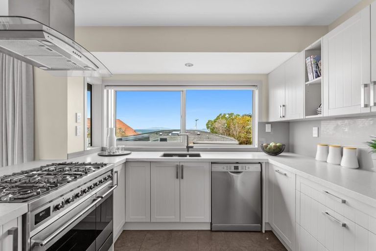 Photo of property in 1/127 Churchill Road, Rothesay Bay, Auckland, 0630