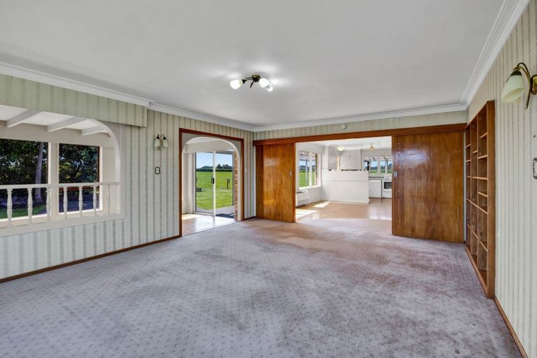 Photo of property in 1904 South Road, Kaupokonui, 4678