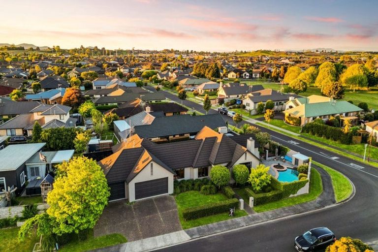 Photo of property in 2 Sovereign Place, Rototuna North, Hamilton, 3210