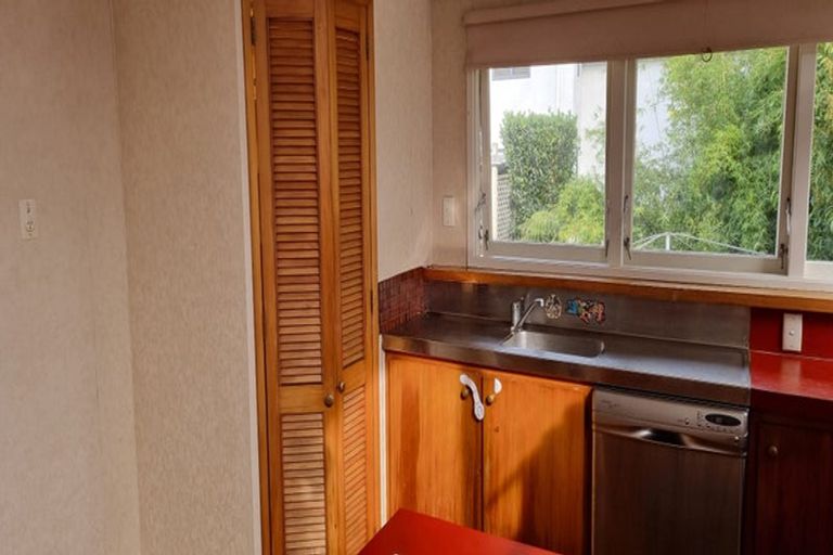 Photo of property in 27 Morton Avenue, Forrest Hill, Auckland, 0620