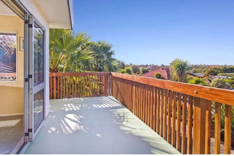 Photo of property in 1/66 Gosford Drive, Botany Downs, Auckland, 2010