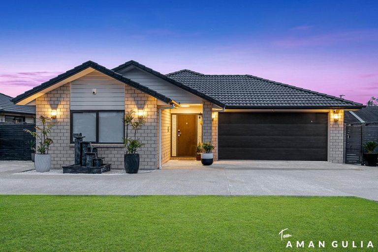 Photo of property in 7 Kahika Grove, Huapai, Kumeu, 0810