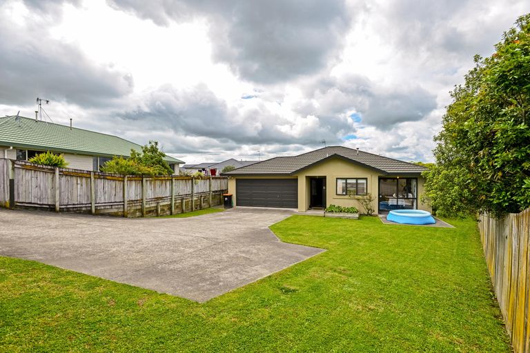 Photo of property in 11 Jordan Way, Kelvin Grove, Palmerston North, 4414