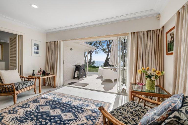 Photo of property in 11 Elgin Place, Red Beach, 0932