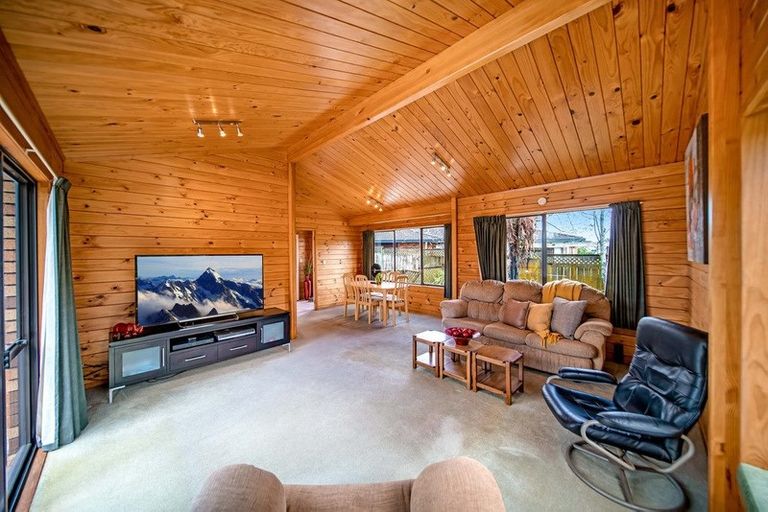 Photo of property in 2/47 Headcorn Place, Botany Downs, Auckland, 2010