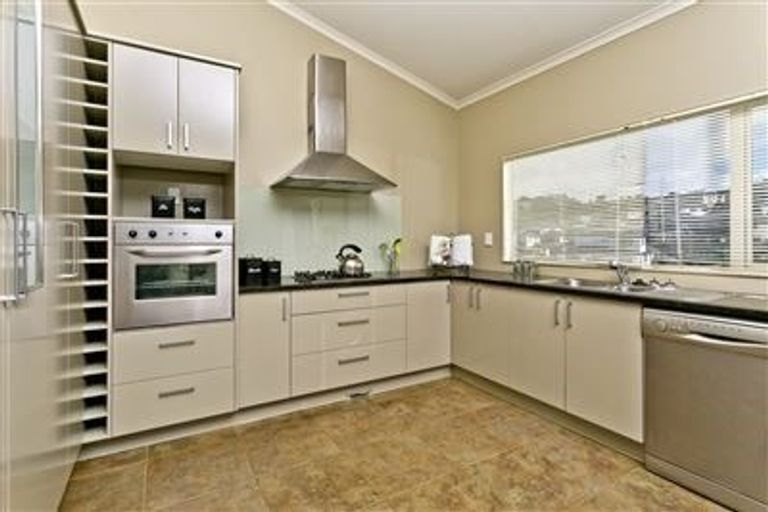 Photo of property in 9 Hornbill Drive, Fairview Heights, Auckland, 0632