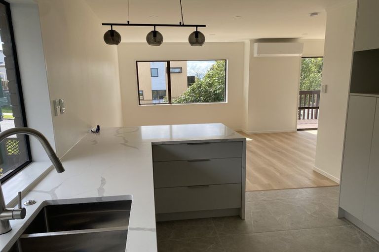 Photo of property in 33a Sunderlands Road, Half Moon Bay, Auckland, 2012