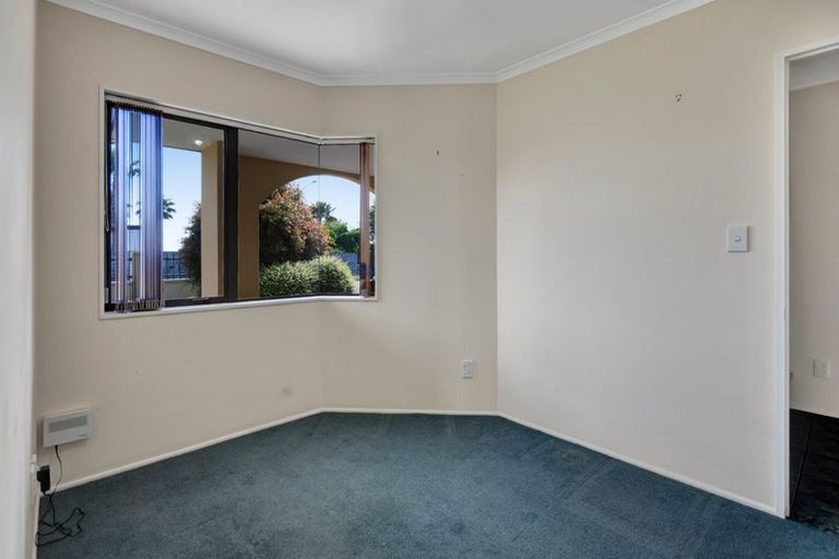 Photo of property in 102 Branch Road, Highlands Park, New Plymouth, 4312