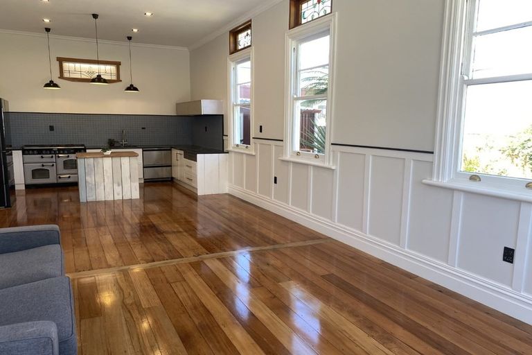 Photo of property in 9 Latham Street, Napier South, Napier, 4110