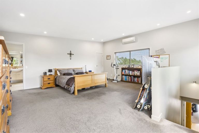 Photo of property in 10 Treetops Way, Bayview, Auckland, 0629