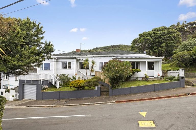 Photo of property in 3-5 Knoll Street, Island Bay, Wellington, 6023