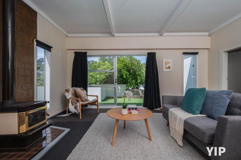 Photo of property in 10 Black Rock Road, Newlands, Wellington, 6037