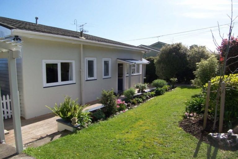 Photo of property in 92 Winara Avenue, Waikanae, 5036