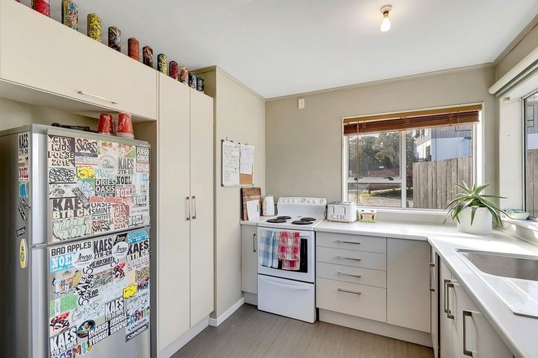 Photo of property in 15a Colchester Crescent, Newlands, Wellington, 6037