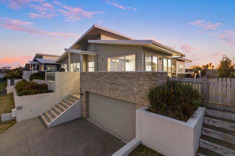 Photo of property in 14 Renner Place, Pyes Pa, Tauranga, 3112