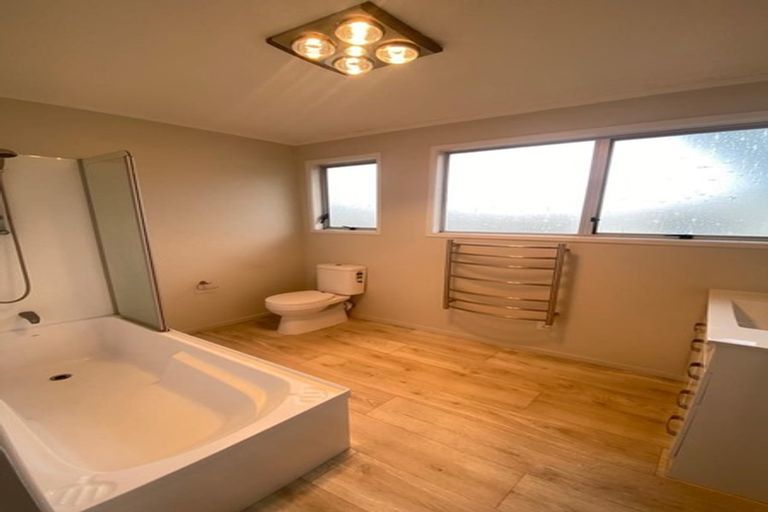 Photo of property in 21 Adel Place, Weymouth, Auckland, 2103