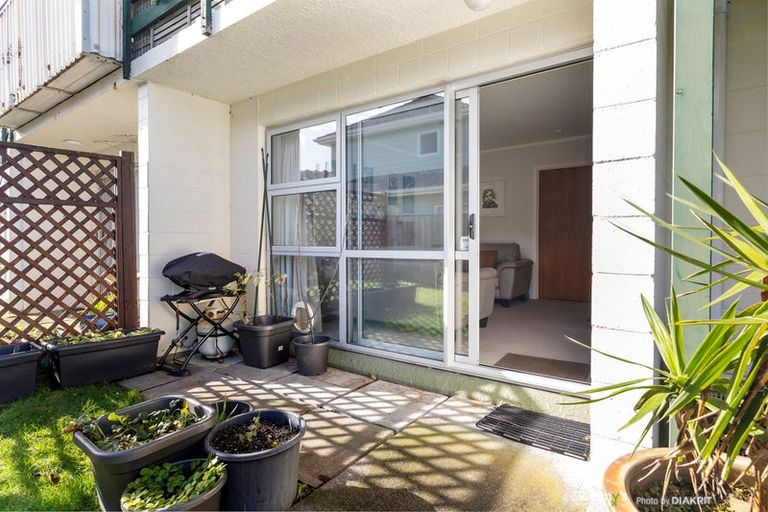 Photo of property in 10/154 Onepu Road, Lyall Bay, Wellington, 6022