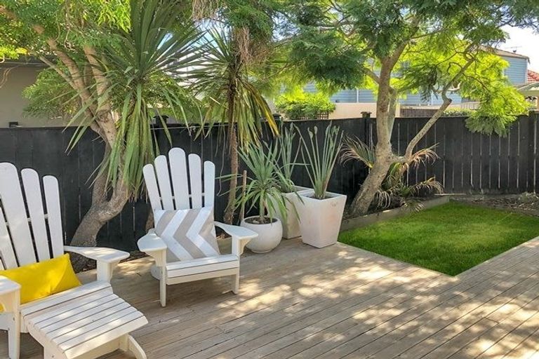 Photo of property in 1/1 Birkley Road, Bayswater, Auckland, 0622