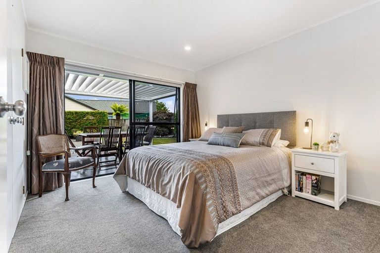 Photo of property in 25 Suncrest Drive, West Harbour, Auckland, 0618
