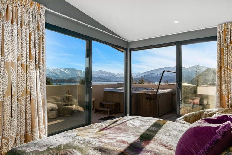 Photo of property in 8b Minaret Ridge, Wanaka, 9305