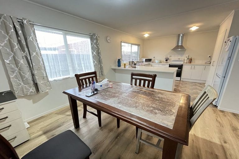 Photo of property in 2/40 Sutton Crescent, Papakura, 2110