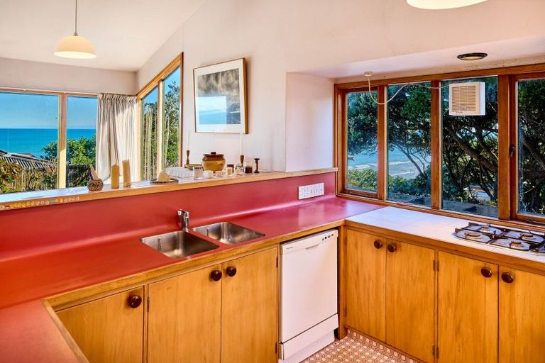 Photo of property in 13 The Parade, Paekakariki, 5034