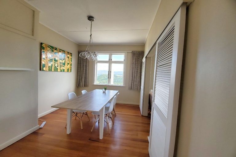 Photo of property in 198 Nevay Road, Karaka Bays, Wellington, 6022
