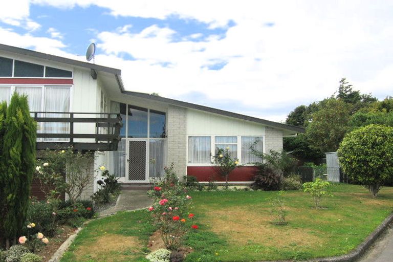 Photo of property in 6 Cederholm Grove, Brown Owl, Upper Hutt, 5018