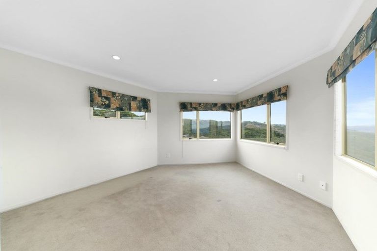 Photo of property in 9 Bennett Grove, Newlands, Wellington, 6037