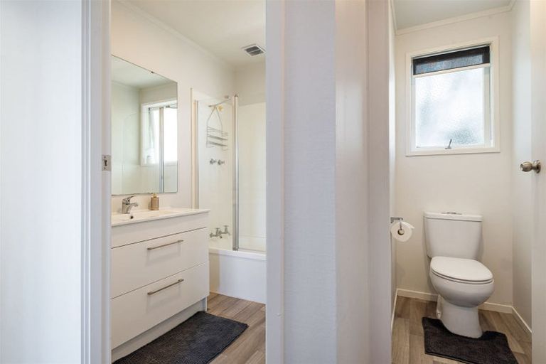 Photo of property in 7 Simon Ellice Drive, Bayview, Auckland, 0629