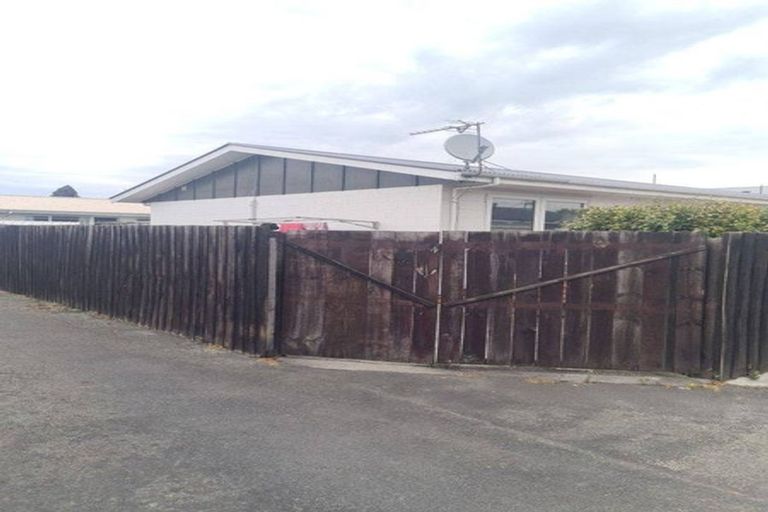 Photo of property in 4/14a Dickson Crescent, Hornby, Christchurch, 8042