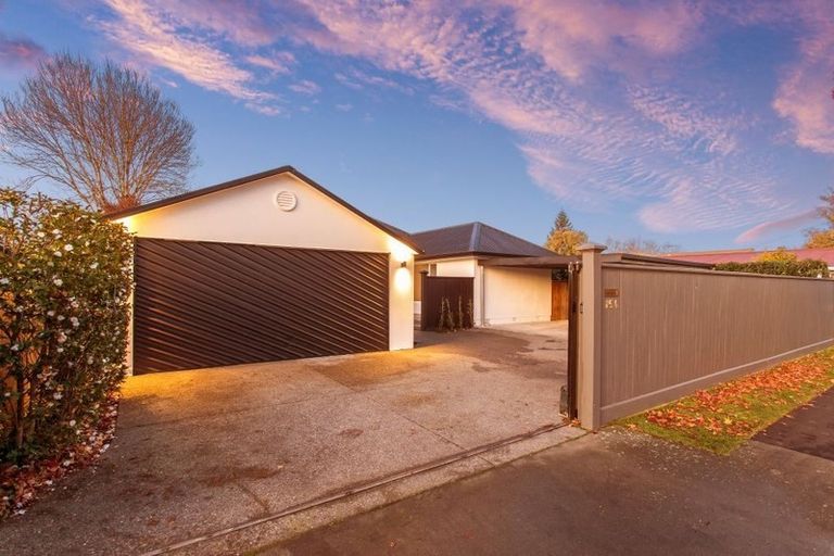 Photo of property in 154 Hamilton Avenue, Ilam, Christchurch, 8041