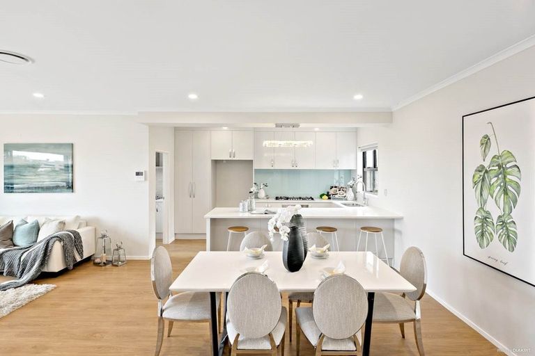 Photo of property in 10 Ascension Crescent, Orewa, 0931