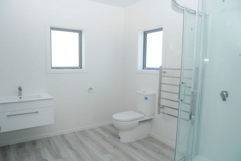 Photo of property in 5a Wairere Grove, Paraparaumu, 5032