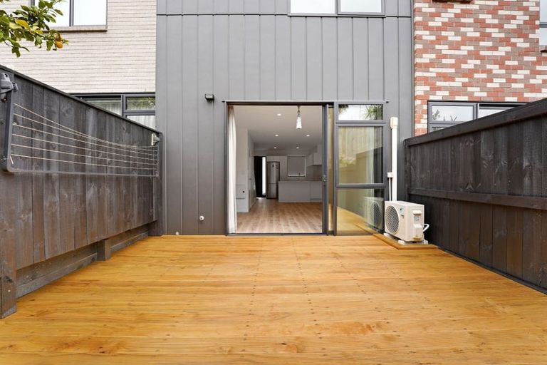 Photo of property in 10 Rara Lane, Manukau, Auckland, 2104