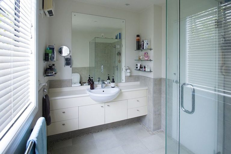 Photo of property in 27c Tamaki Bay Drive, Pakuranga, Auckland, 2010